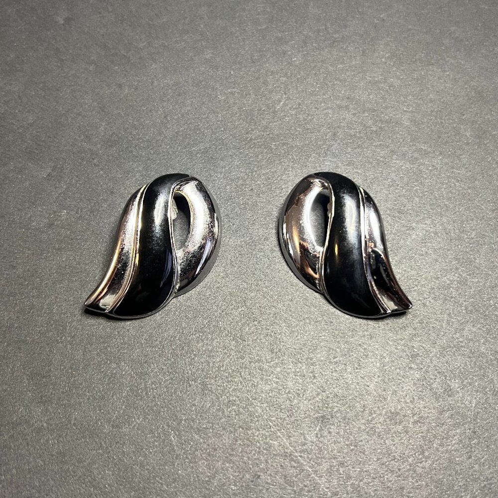 VTG Avon Silver Tone & Black Enamel Swirl Pierced Push Back Statement Earrings